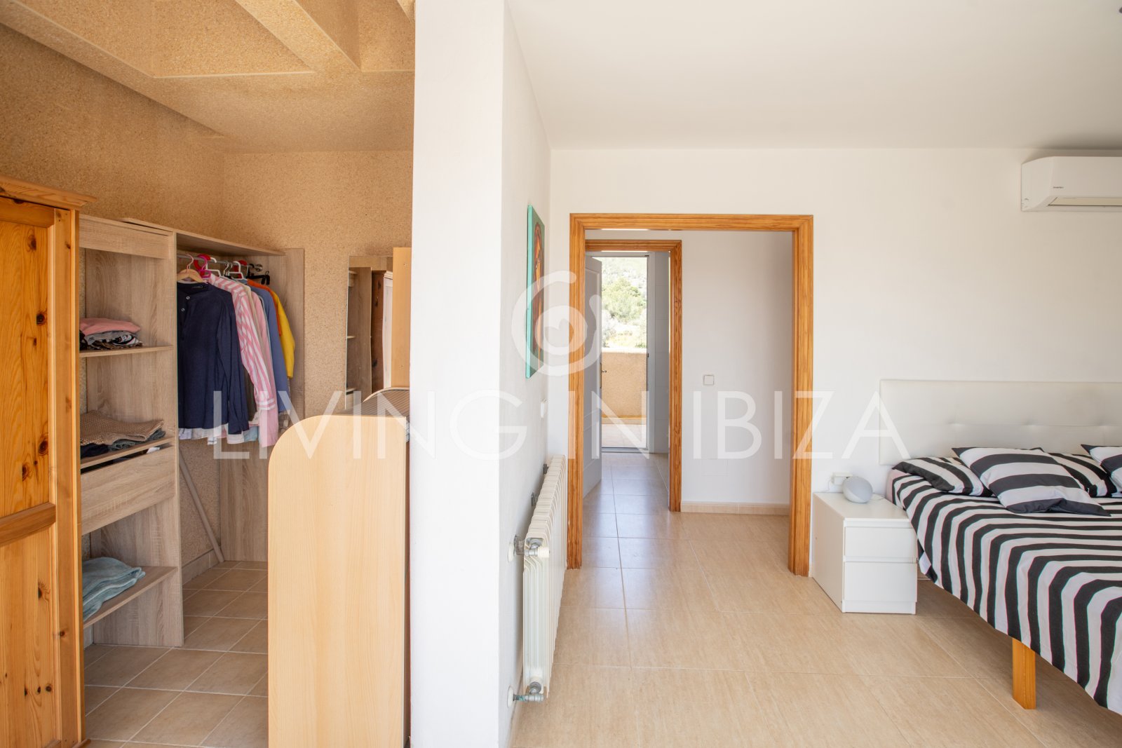 EN VENTA: THE SKY OF IBIZA, vivienda adosada de cuatro plantas (triplex) en Ibiza, zona Can Misses. 4 dormitorios, piscina a 5 minutos del aeropuerto