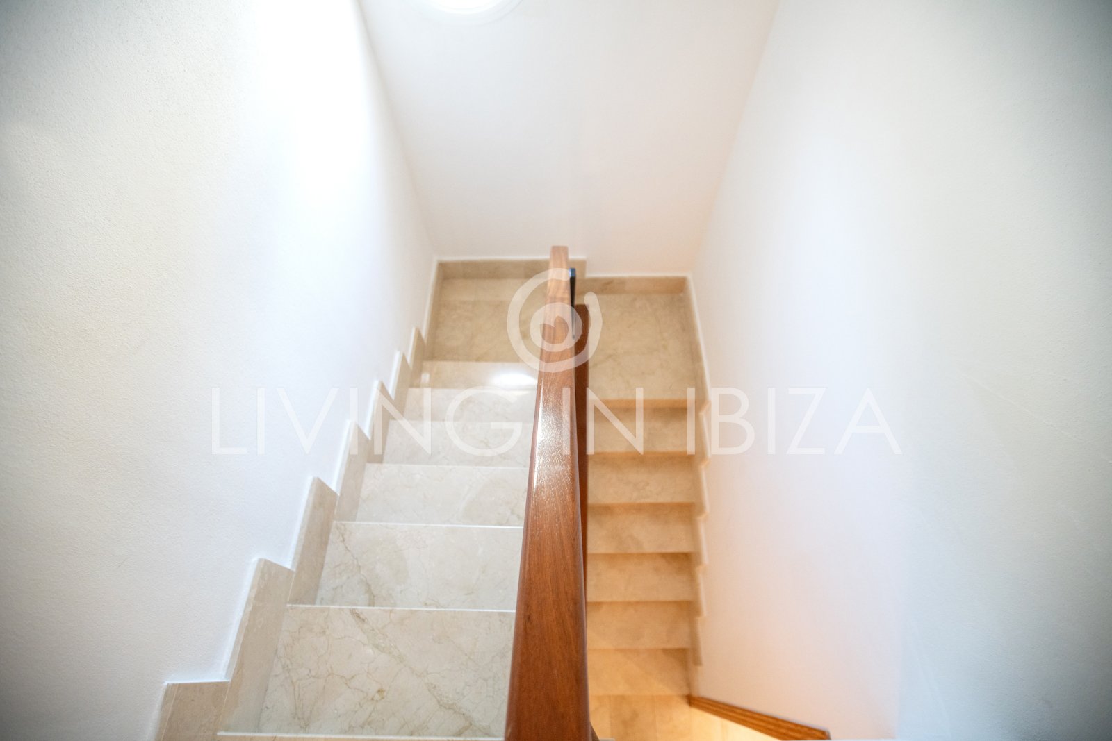 EN VENTA: THE SKY OF IBIZA, vivienda adosada de cuatro plantas (triplex) en Ibiza, zona Can Misses. 4 dormitorios, piscina a 5 minutos del aeropuerto