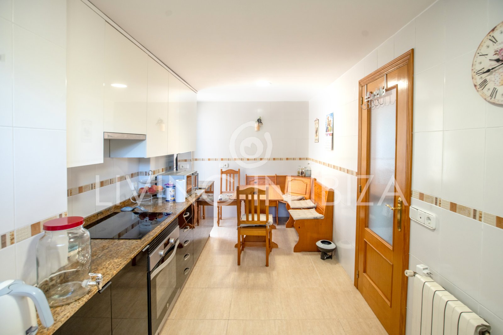 EN VENTA: THE SKY OF IBIZA, vivienda adosada de cuatro plantas (triplex) en Ibiza, zona Can Misses. 4 dormitorios, piscina a 5 minutos del aeropuerto