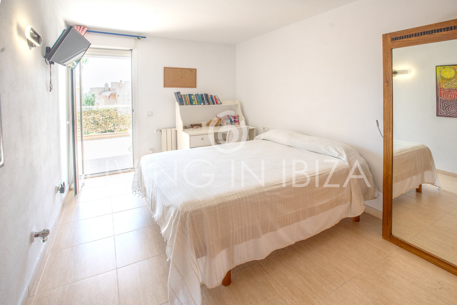 EN VENTA: THE SKY OF IBIZA, vivienda adosada de cuatro plantas (triplex) en Ibiza, zona Can Misses. 4 dormitorios, piscina a 5 minutos del aeropuerto