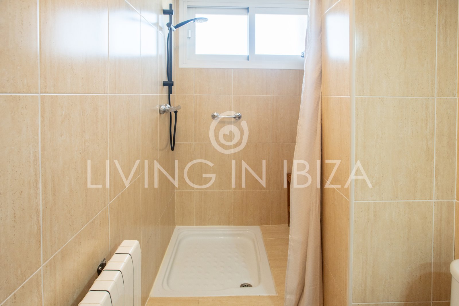 EN VENTA: THE SKY OF IBIZA, vivienda adosada de cuatro plantas (triplex) en Ibiza, zona Can Misses. 4 dormitorios, piscina a 5 minutos del aeropuerto