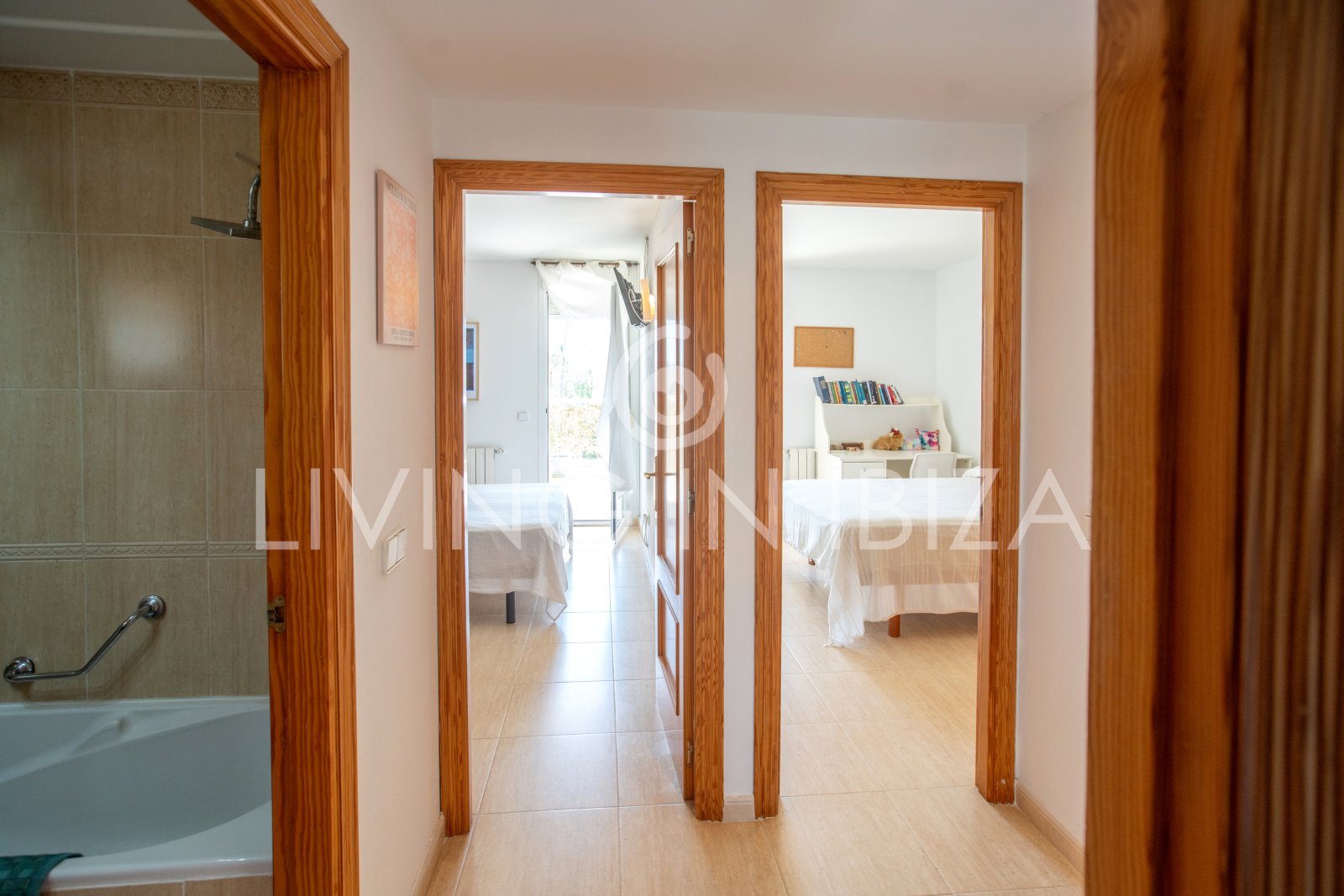 EN VENTA: THE SKY OF IBIZA, vivienda adosada de cuatro plantas (triplex) en Ibiza, zona Can Misses. 4 dormitorios, piscina a 5 minutos del aeropuerto