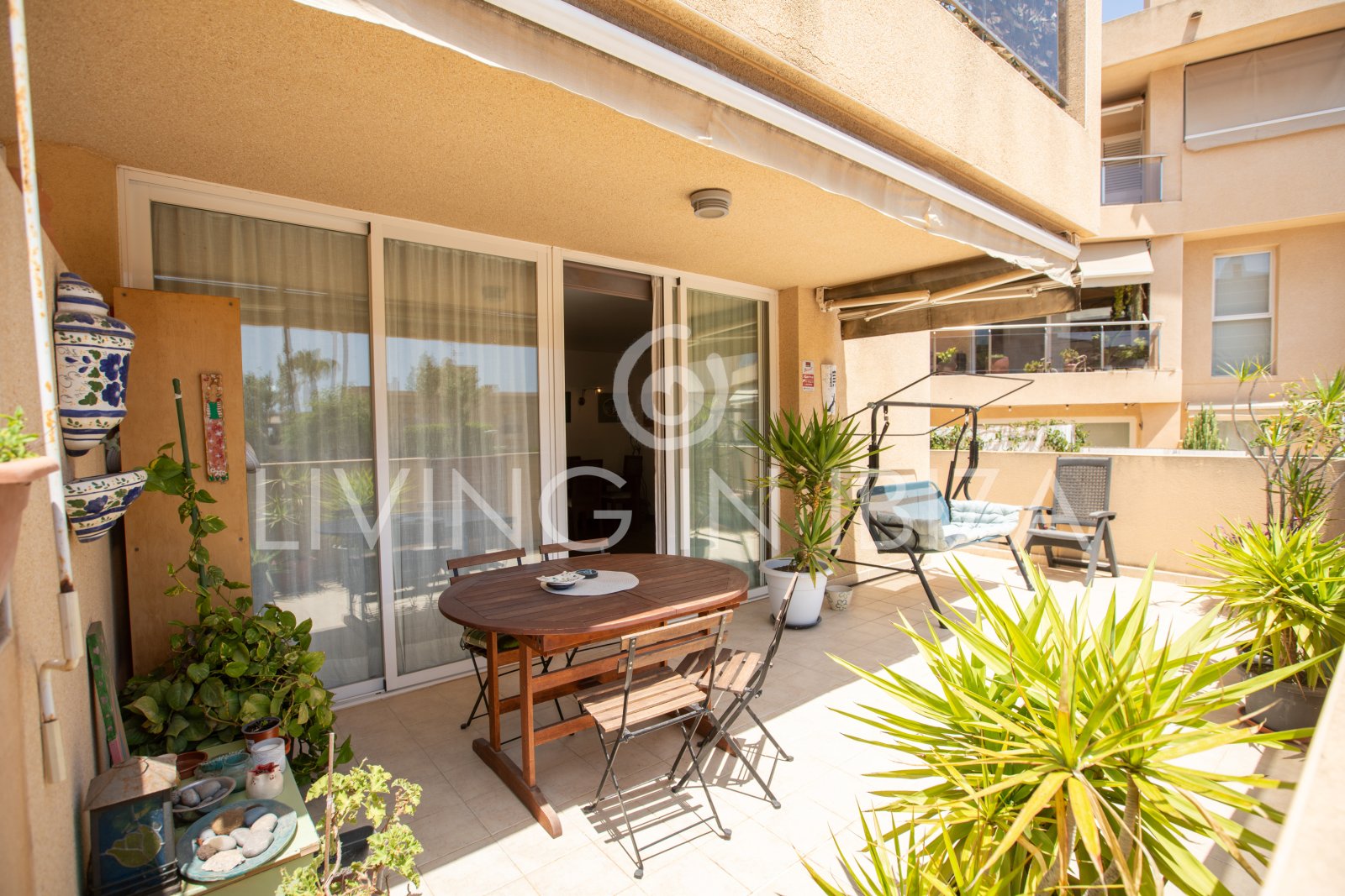 EN VENTA: THE SKY OF IBIZA, vivienda adosada de cuatro plantas (triplex) en Ibiza, zona Can Misses. 4 dormitorios, piscina a 5 minutos del aeropuerto