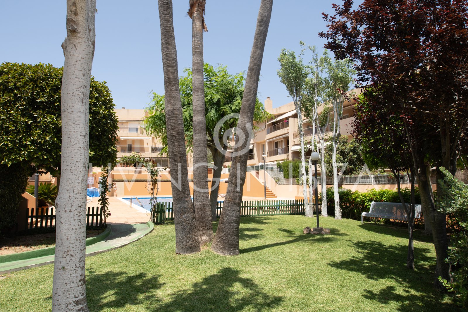 EN VENTA: THE SKY OF IBIZA, vivienda adosada de cuatro plantas (triplex) en Ibiza, zona Can Misses. 4 dormitorios, piscina a 5 minutos del aeropuerto