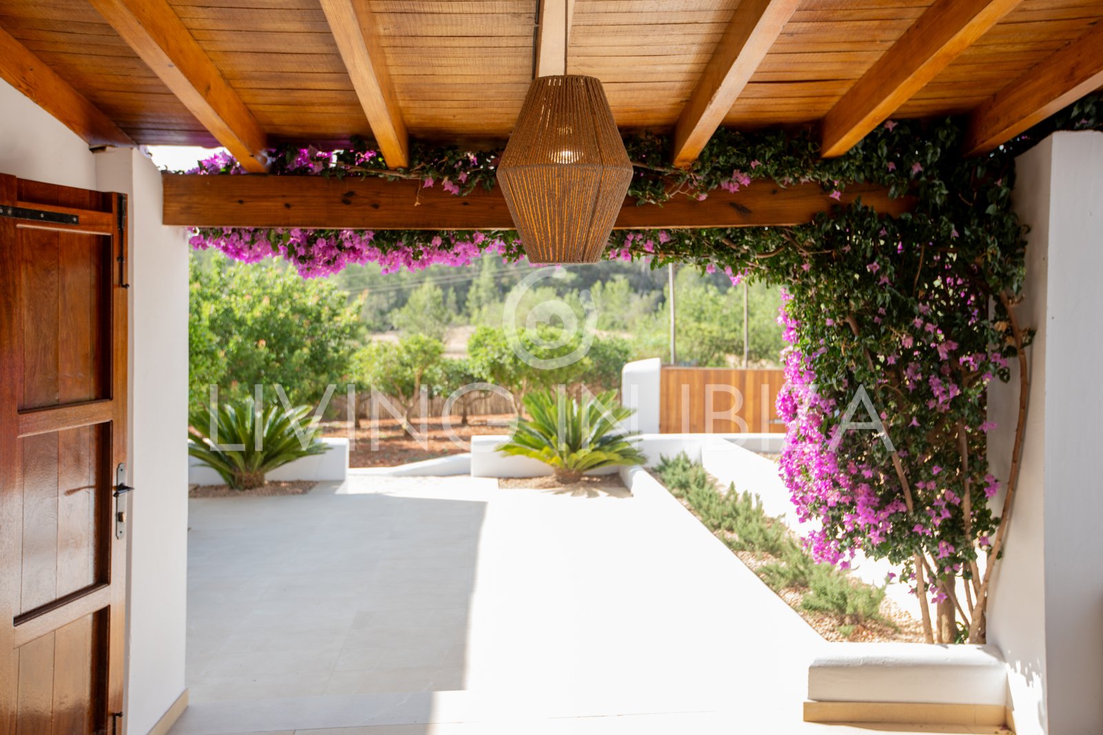 Alquiler a largo plazo anual. Confortable villa renovada con piscina de sal, zona rural tranquila y privada de Santa Gertrudis y San Lorenzo Ibiza