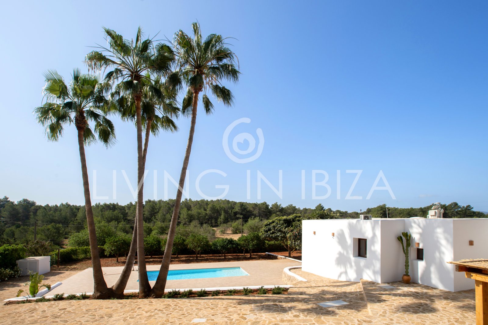 Alquiler a largo plazo anual. Confortable villa renovada con piscina de sal, zona rural tranquila y privada de Santa Gertrudis y San Lorenzo Ibiza