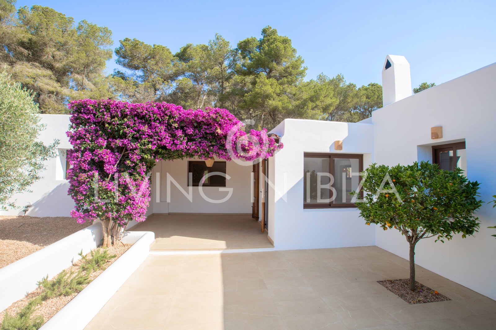 Alquiler a largo plazo anual. Confortable villa renovada con piscina de sal, zona rural tranquila y privada de Santa Gertrudis y San Lorenzo Ibiza