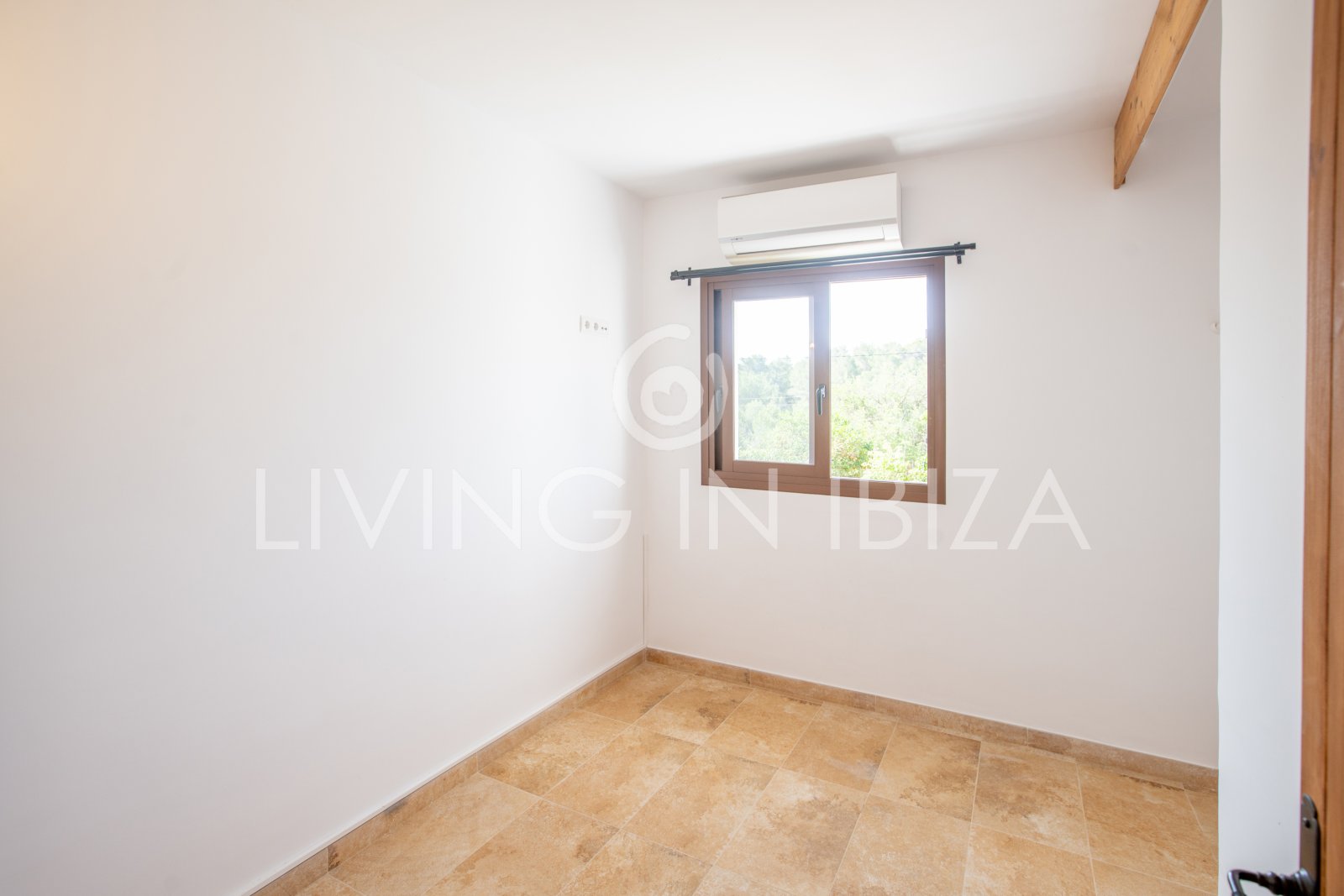 Alquiler a largo plazo anual. Confortable villa renovada con piscina de sal, zona rural tranquila y privada de Santa Gertrudis y San Lorenzo Ibiza