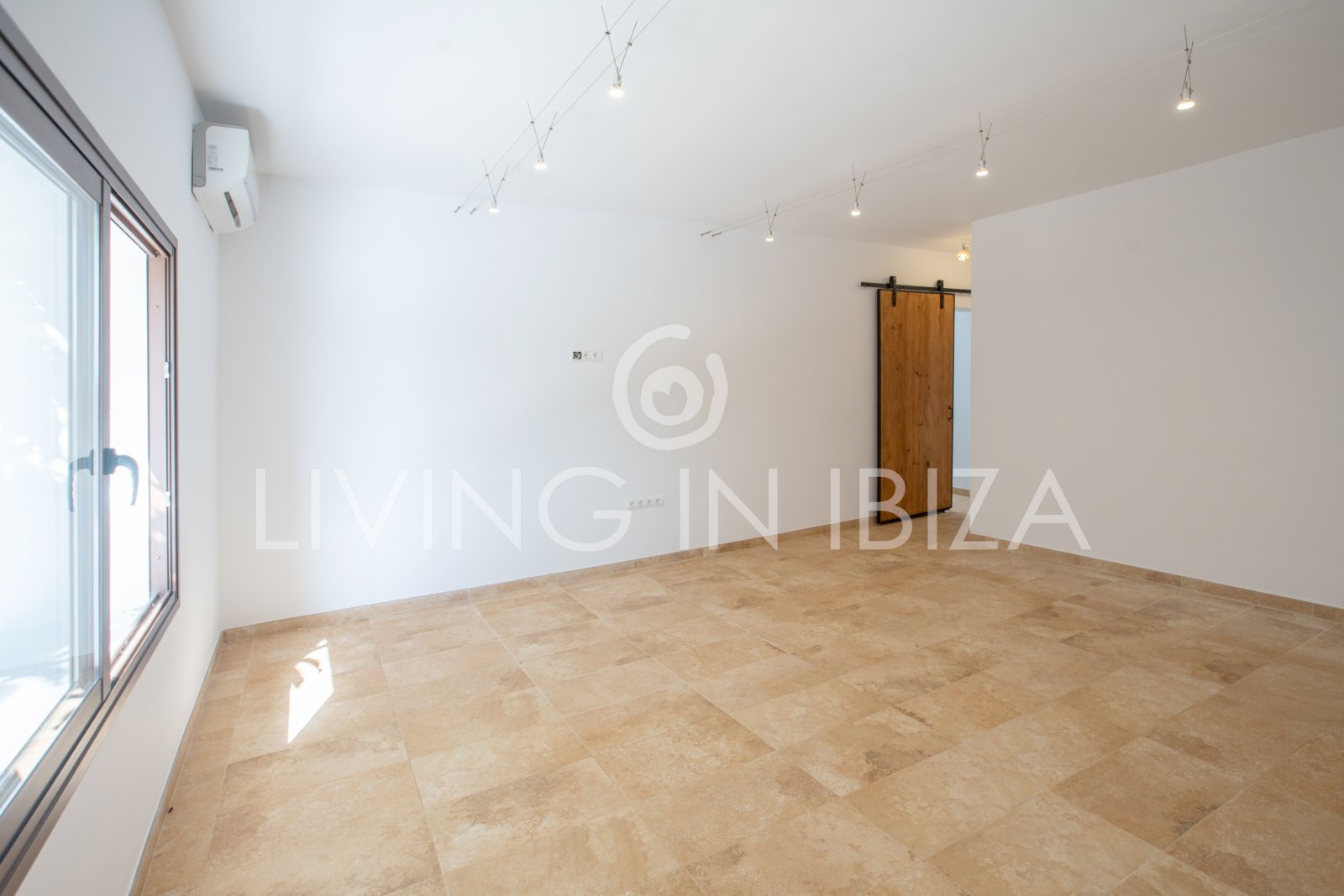 Alquiler a largo plazo anual. Confortable villa renovada con piscina de sal, zona rural tranquila y privada de Santa Gertrudis y San Lorenzo Ibiza