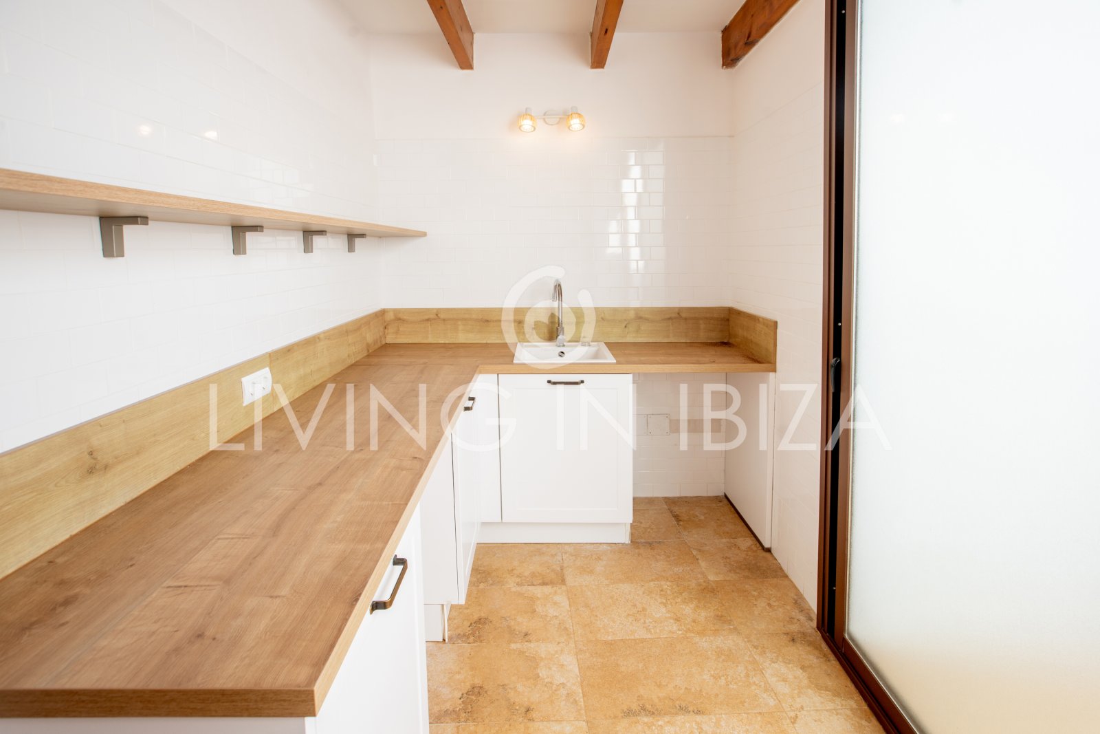 Alquiler a largo plazo anual. Confortable villa renovada con piscina de sal, zona rural tranquila y privada de Santa Gertrudis y San Lorenzo Ibiza