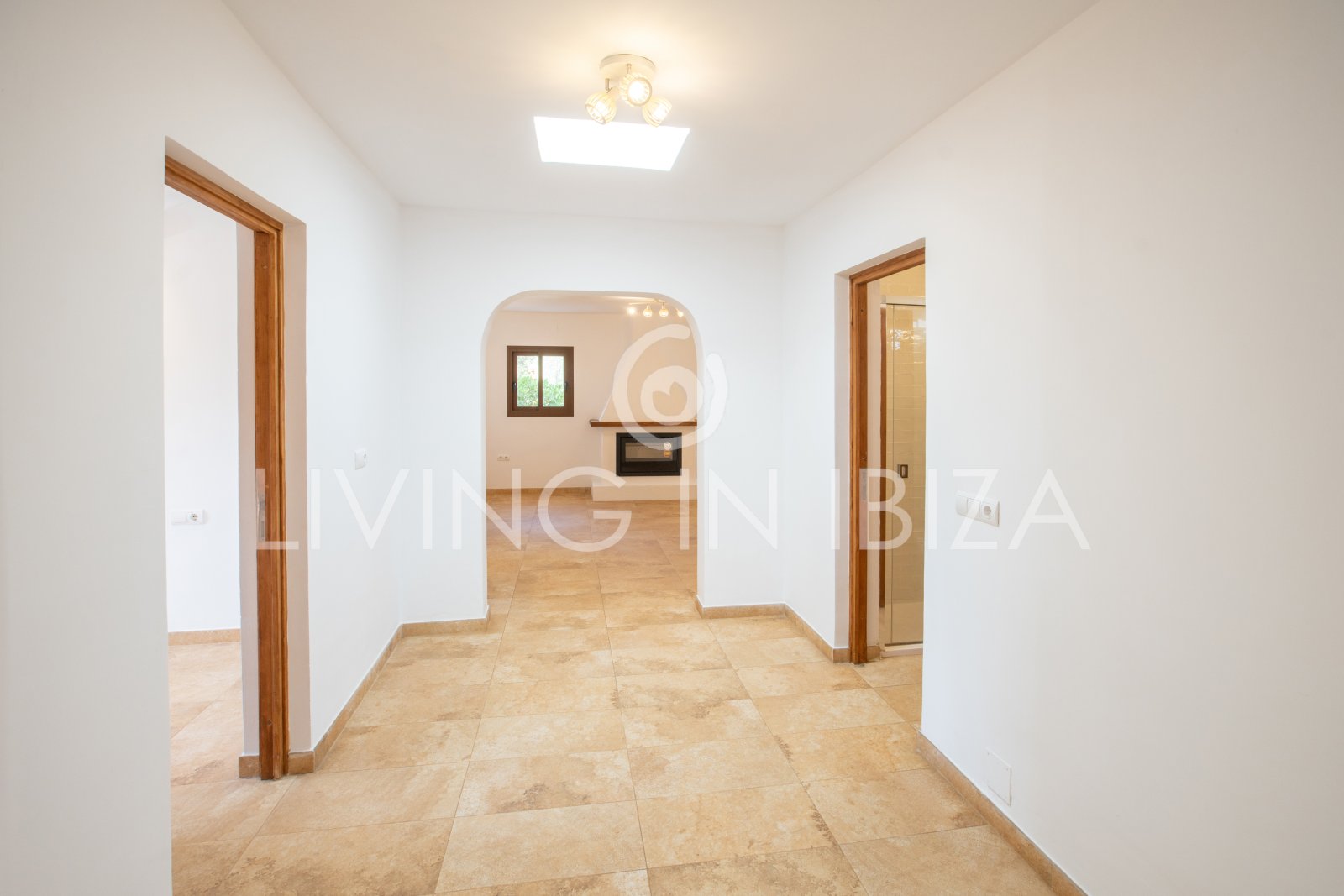 Alquiler a largo plazo anual. Confortable villa renovada con piscina de sal, zona rural tranquila y privada de Santa Gertrudis y San Lorenzo Ibiza