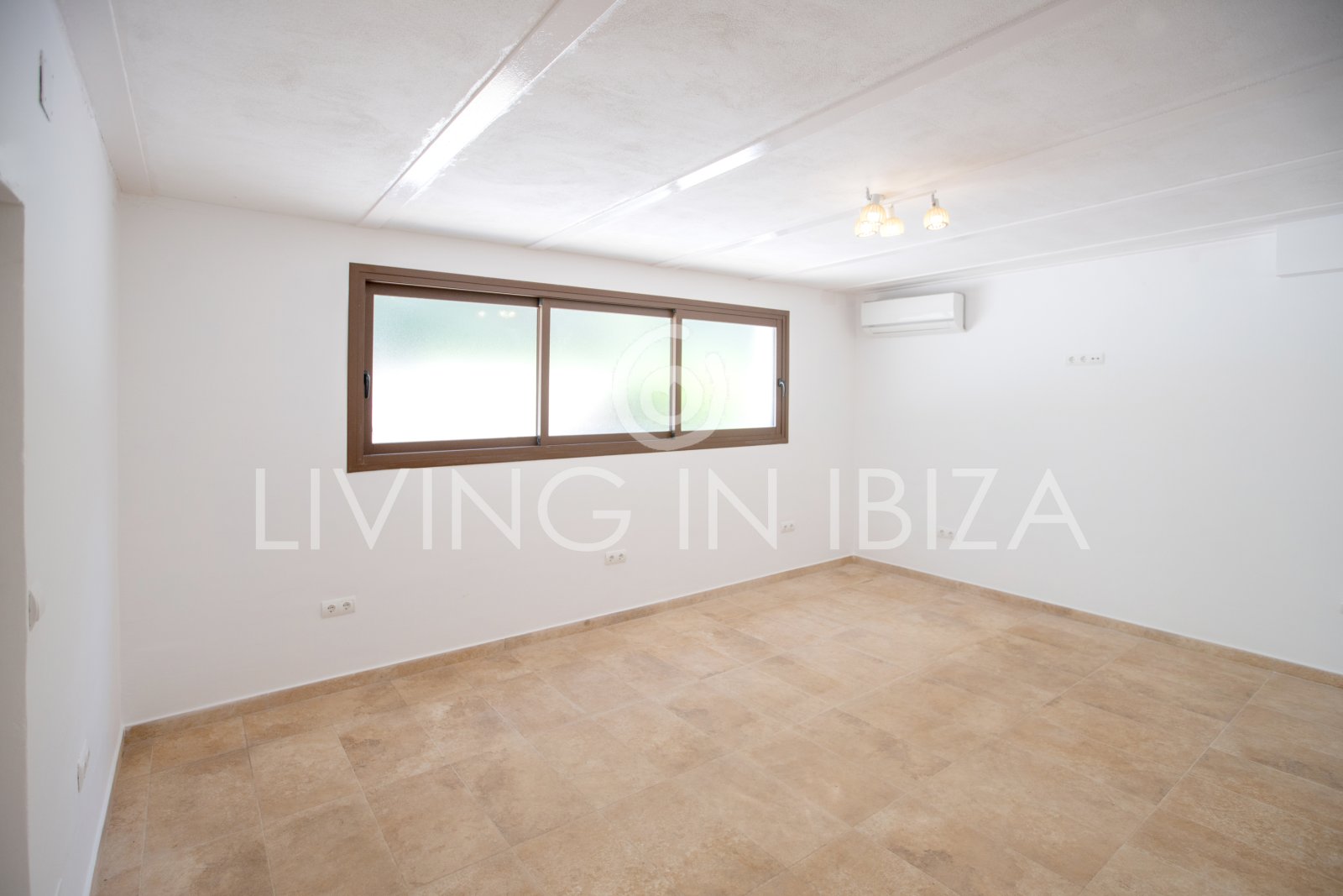 Alquiler a largo plazo anual. Confortable villa renovada con piscina de sal, zona rural tranquila y privada de Santa Gertrudis y San Lorenzo Ibiza