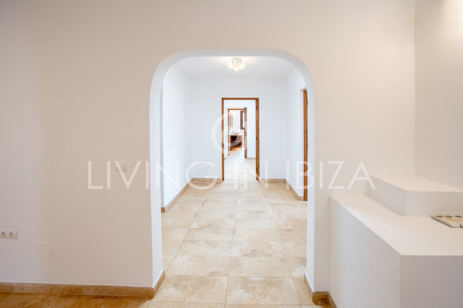 Alquiler a largo plazo anual. Confortable villa renovada con piscina de sal, zona rural tranquila y privada de Santa Gertrudis y San Lorenzo Ibiza