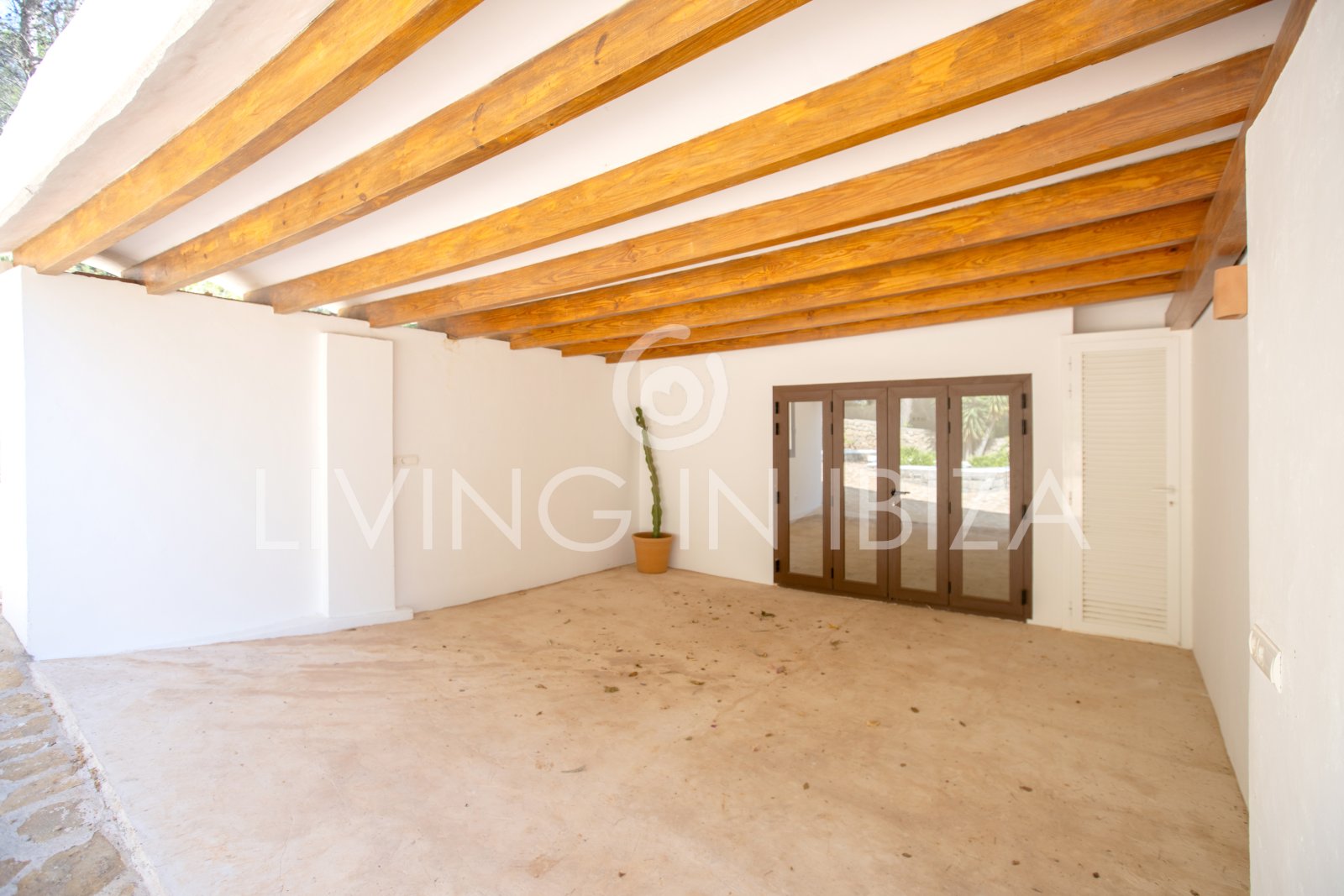 Alquiler a largo plazo anual. Confortable villa renovada con piscina de sal, zona rural tranquila y privada de Santa Gertrudis y San Lorenzo Ibiza