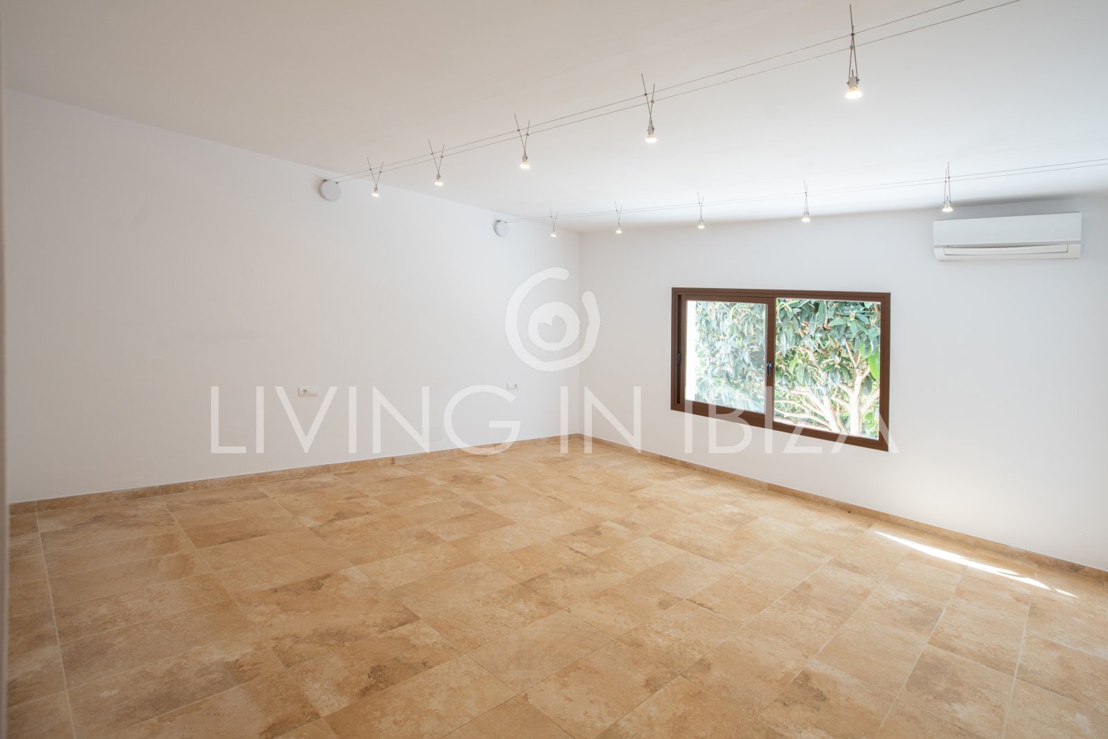 Alquiler a largo plazo anual. Confortable villa renovada con piscina de sal, zona rural tranquila y privada de Santa Gertrudis y San Lorenzo Ibiza