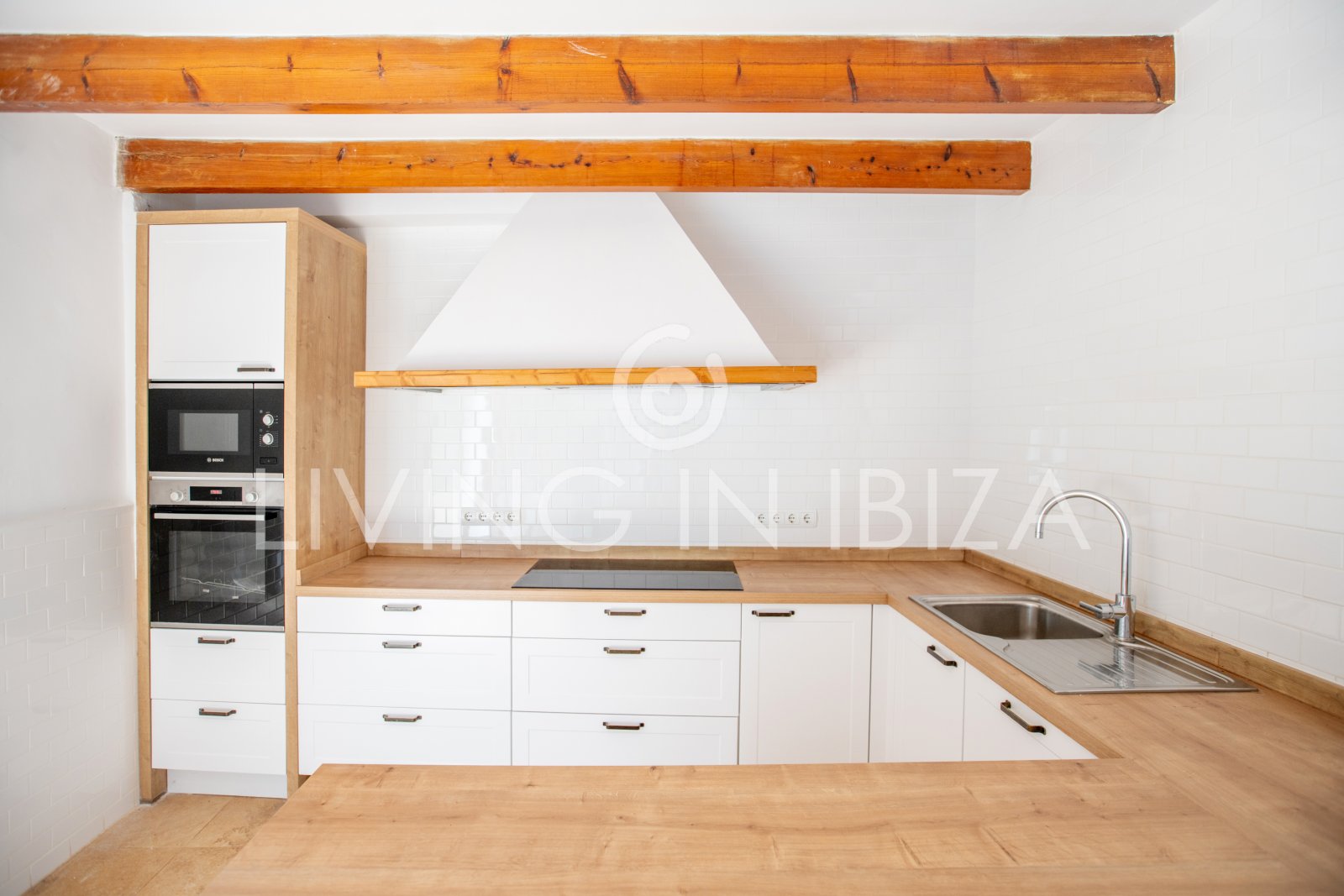 Alquiler a largo plazo anual. Confortable villa renovada con piscina de sal, zona rural tranquila y privada de Santa Gertrudis y San Lorenzo Ibiza