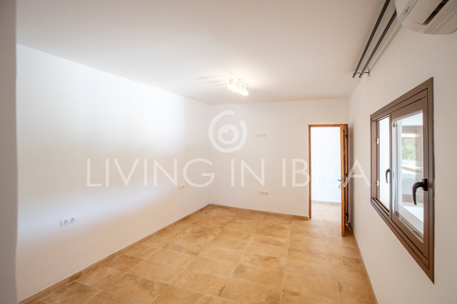 Alquiler a largo plazo anual. Confortable villa renovada con piscina de sal, zona rural tranquila y privada de Santa Gertrudis y San Lorenzo Ibiza