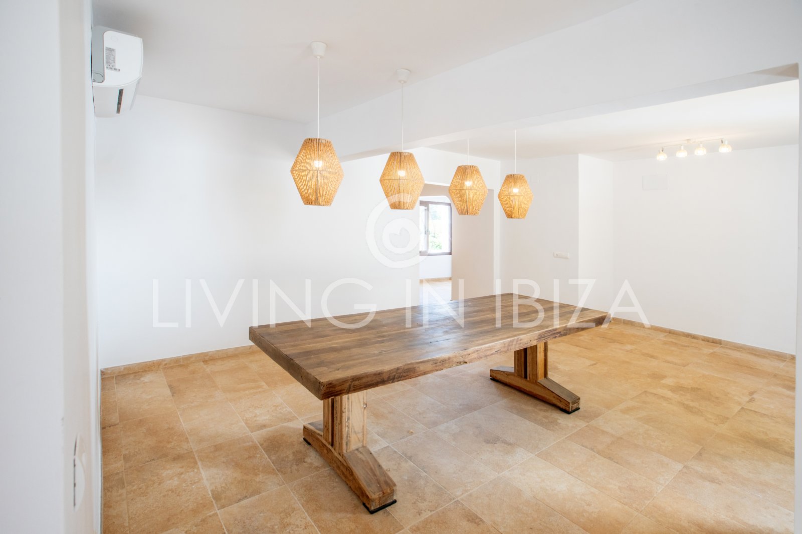 Alquiler a largo plazo anual. Confortable villa renovada con piscina de sal, zona rural tranquila y privada de Santa Gertrudis y San Lorenzo Ibiza