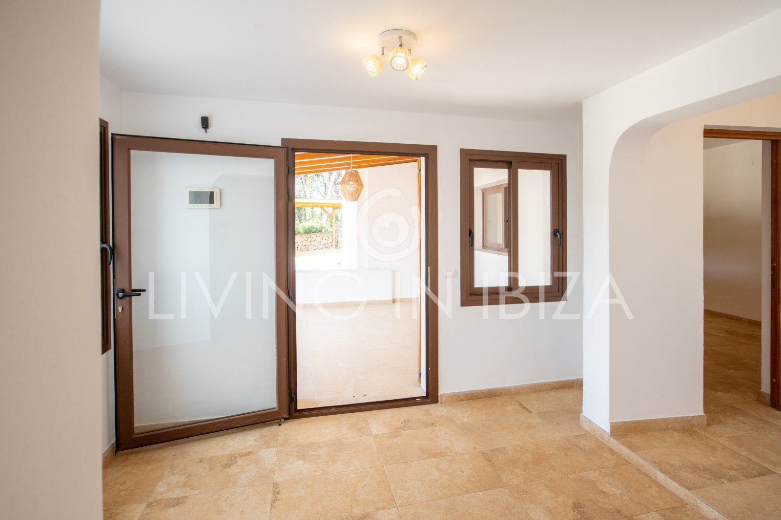 Alquiler a largo plazo anual. Confortable villa renovada con piscina de sal, zona rural tranquila y privada de Santa Gertrudis y San Lorenzo Ibiza