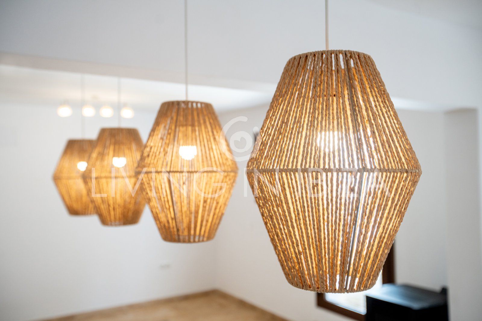 Alquiler a largo plazo anual. Confortable villa renovada con piscina de sal, zona rural tranquila y privada de Santa Gertrudis y San Lorenzo Ibiza