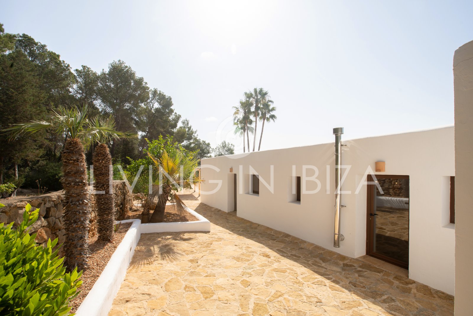 Alquiler a largo plazo anual. Confortable villa renovada con piscina de sal, zona rural tranquila y privada de Santa Gertrudis y San Lorenzo Ibiza