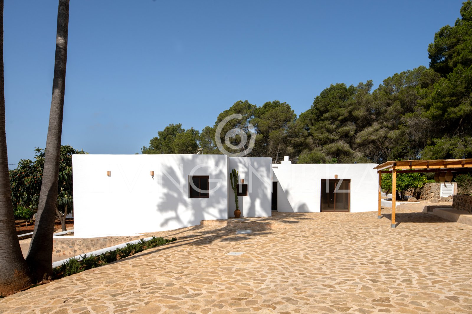 Alquiler a largo plazo anual. Confortable villa renovada con piscina de sal, zona rural tranquila y privada de Santa Gertrudis y San Lorenzo Ibiza