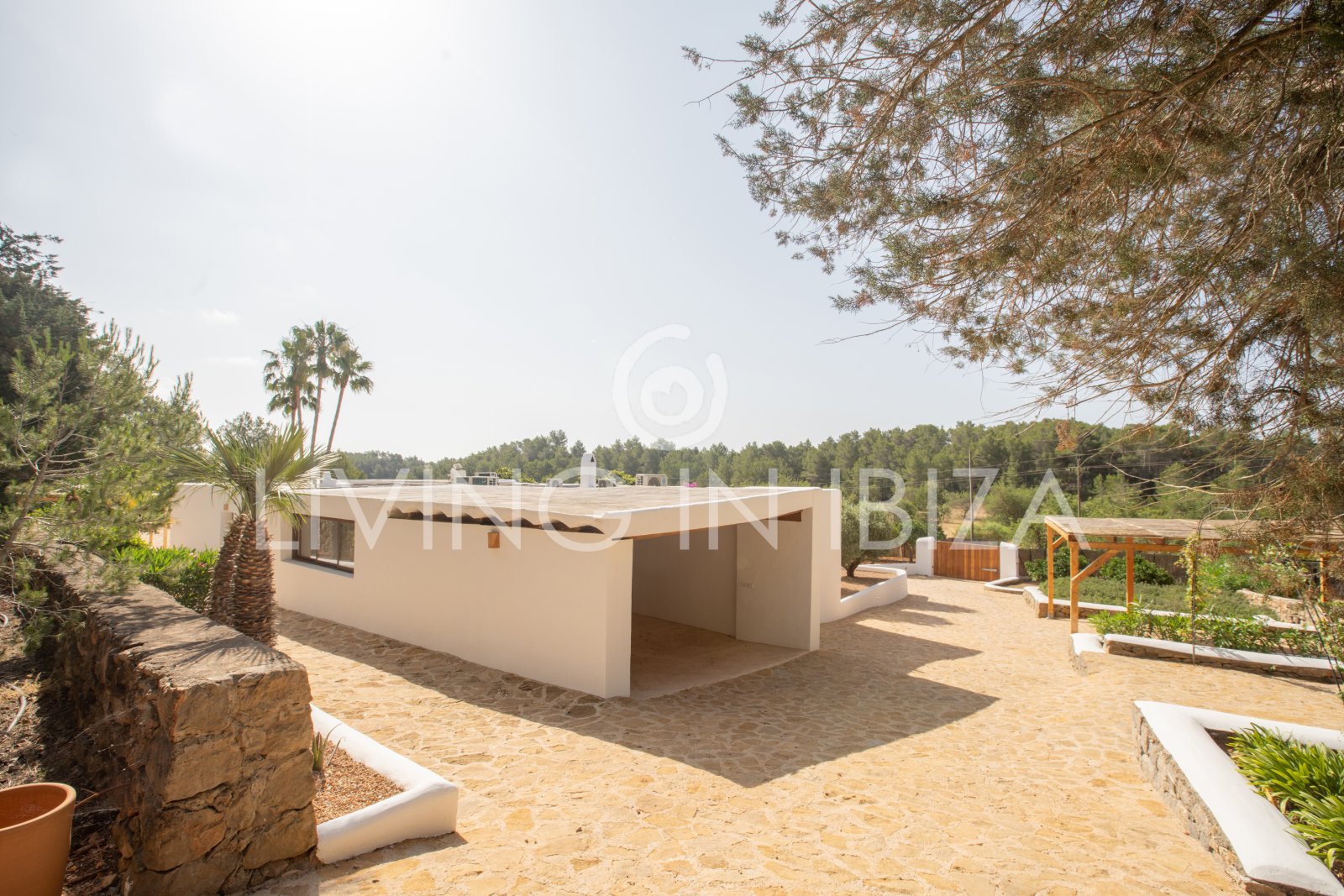 Alquiler a largo plazo anual. Confortable villa renovada con piscina de sal, zona rural tranquila y privada de Santa Gertrudis y San Lorenzo Ibiza