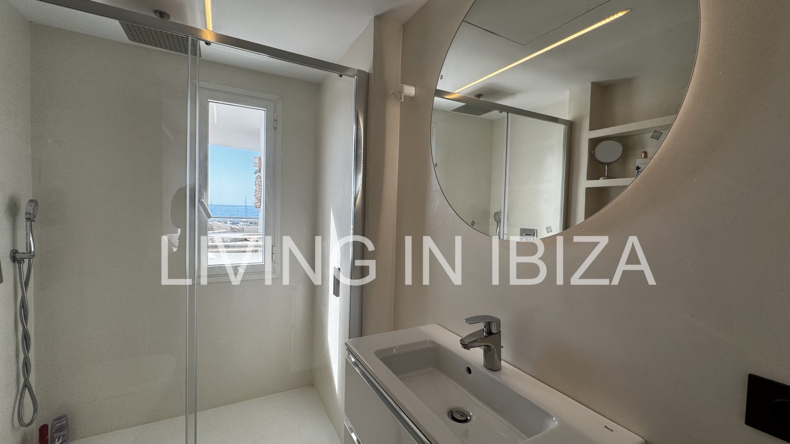 Extraordinario apartamento de Lujo e alquiler en Primera Línea de Mar, Paseo Marítimo, Puerto deportivo de Santa Eulalia del Río, Ibiza