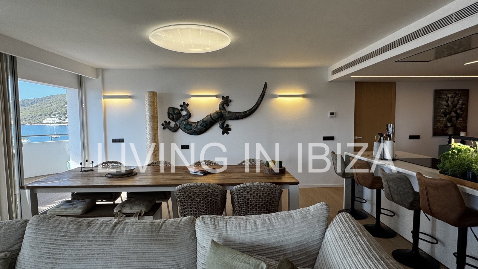 Extraordinario apartamento de Lujo e alquiler en Primera Línea de Mar, Paseo Marítimo, Puerto deportivo de Santa Eulalia del Río, Ibiza