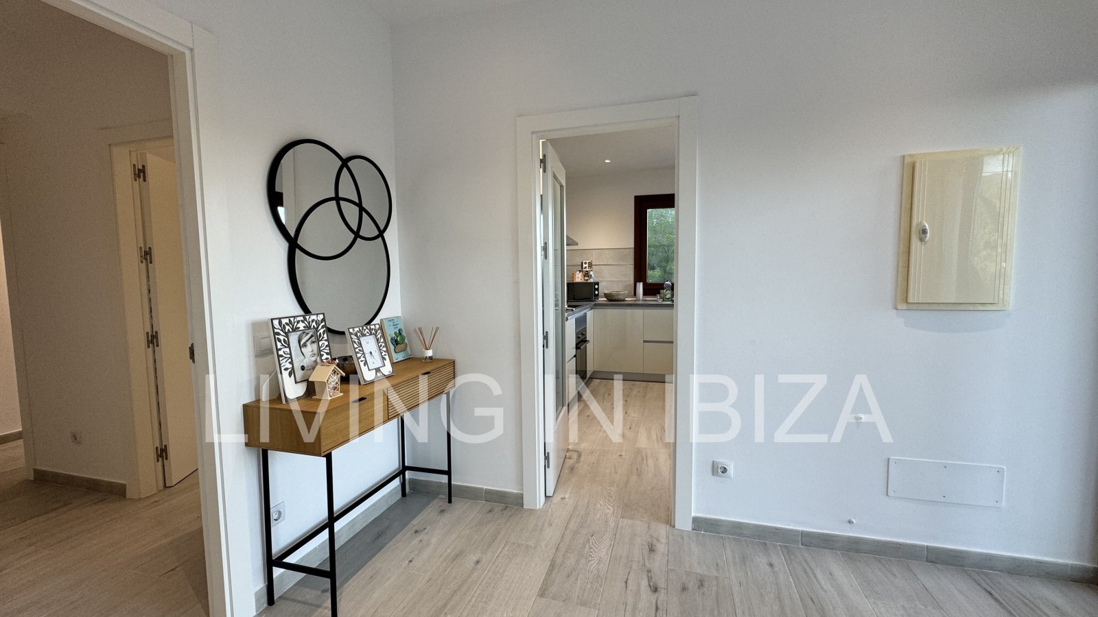 Se Alquila. Casa unifamiliar independiente en San Vicente, Ibiza. Aproximadamente 140 m2 sobre un terreno de unos 1.000 m2 Sin vecinos cercanos