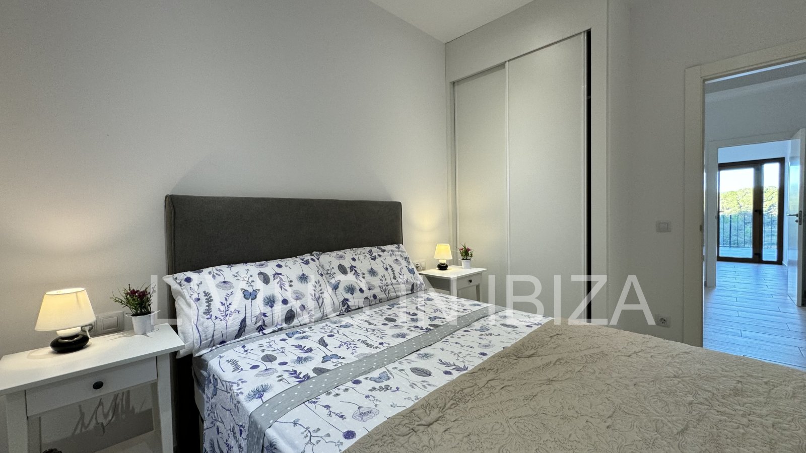 Se Alquila. Casa unifamiliar independiente en San Vicente, Ibiza. Aproximadamente 140 m2 sobre un terreno de unos 1.000 m2 Sin vecinos cercanos