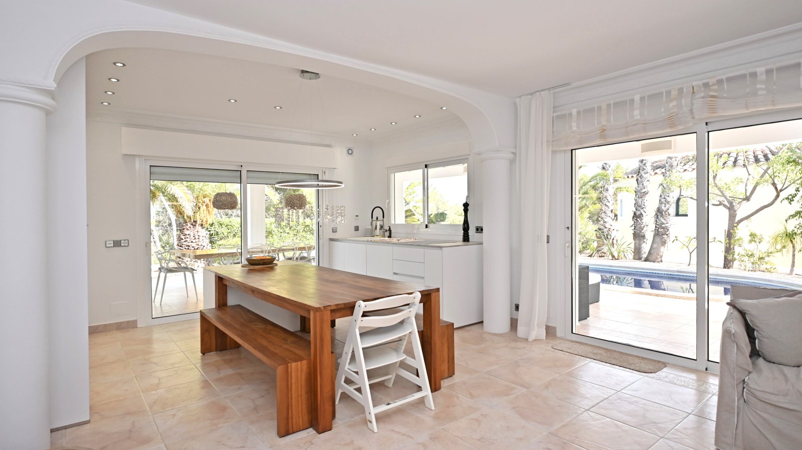 A la venta LA MAISON: encantadora villa de 3 habitaciones en Cala Llenya, Ibiza. Con piscina climatizada y ubicada a pocos metros de la playa de Cala 