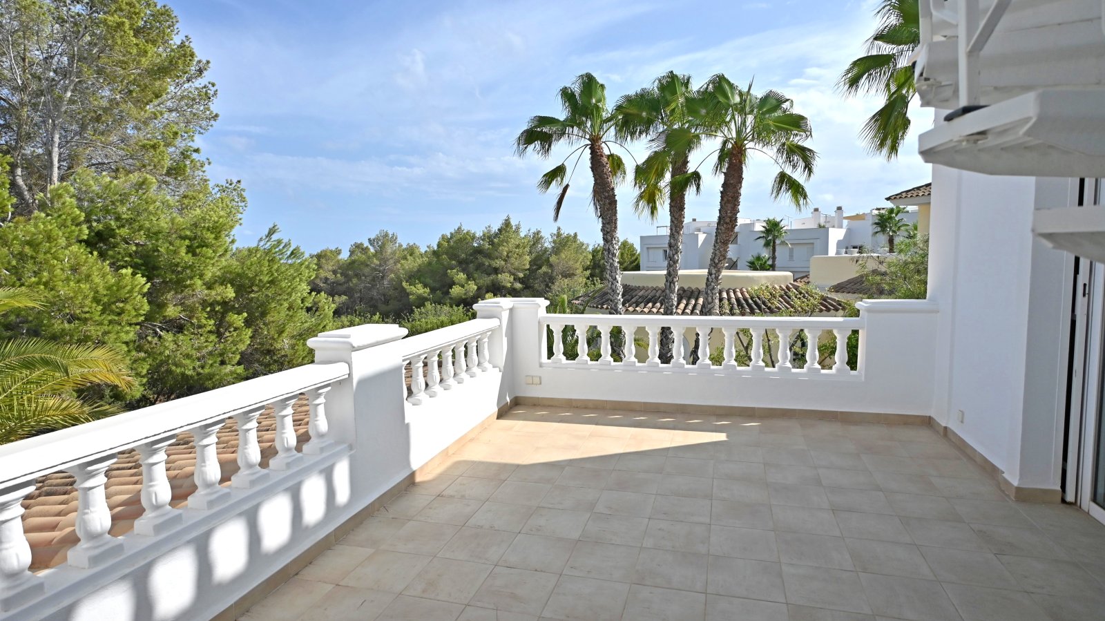 A la venta LA MAISON: encantadora villa de 3 habitaciones en Cala Llenya, Ibiza. Con piscina climatizada y ubicada a pocos metros de la playa de Cala 