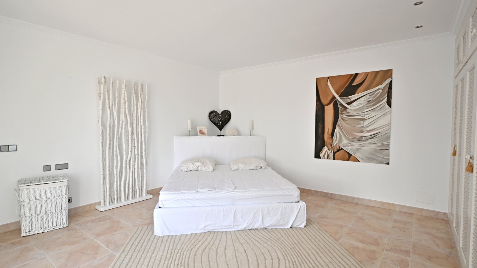 A la venta LA MAISON: encantadora villa de 3 habitaciones en Cala Llenya, Ibiza. Con piscina climatizada y ubicada a pocos metros de la playa de Cala 