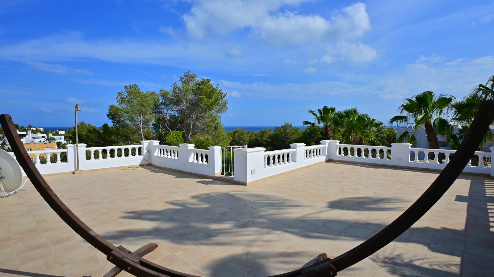 A la venta LA MAISON: encantadora villa de 3 habitaciones en Cala Llenya, Ibiza. Con piscina climatizada y ubicada a pocos metros de la playa de Cala 