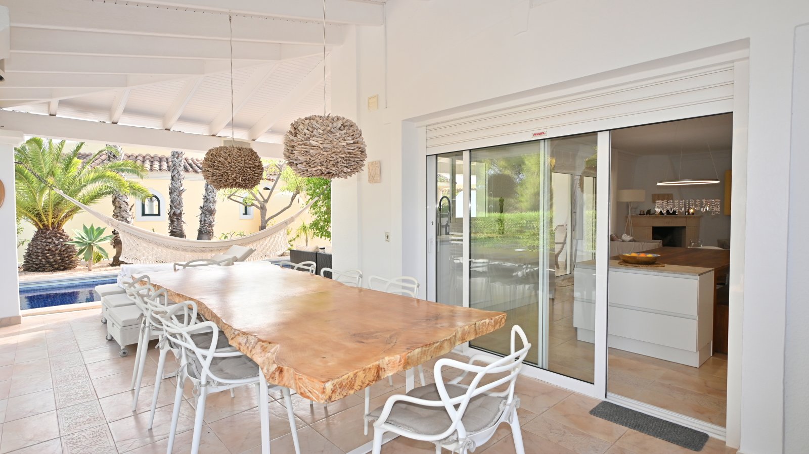 A la venta LA MAISON: encantadora villa de 3 habitaciones en Cala Llenya, Ibiza. Con piscina climatizada y ubicada a pocos metros de la playa de Cala 