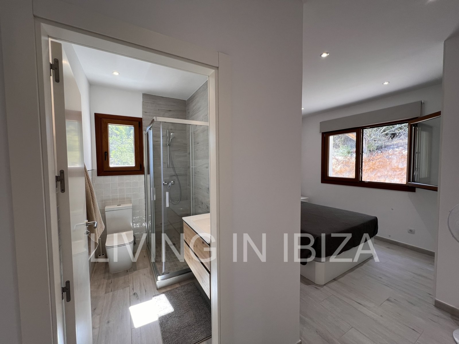 Se Alquila. Casa unifamiliar independiente en San Vicente, Ibiza. Aproximadamente 140 m2 sobre un terreno de unos 1.000 m2 Sin vecinos cercanos