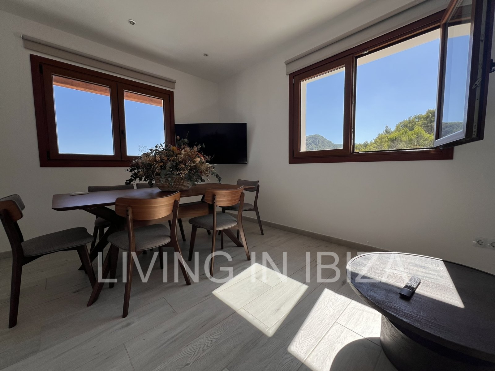Se Alquila. Casa unifamiliar independiente en San Vicente, Ibiza. Aproximadamente 140 m2 sobre un terreno de unos 1.000 m2 Sin vecinos cercanos