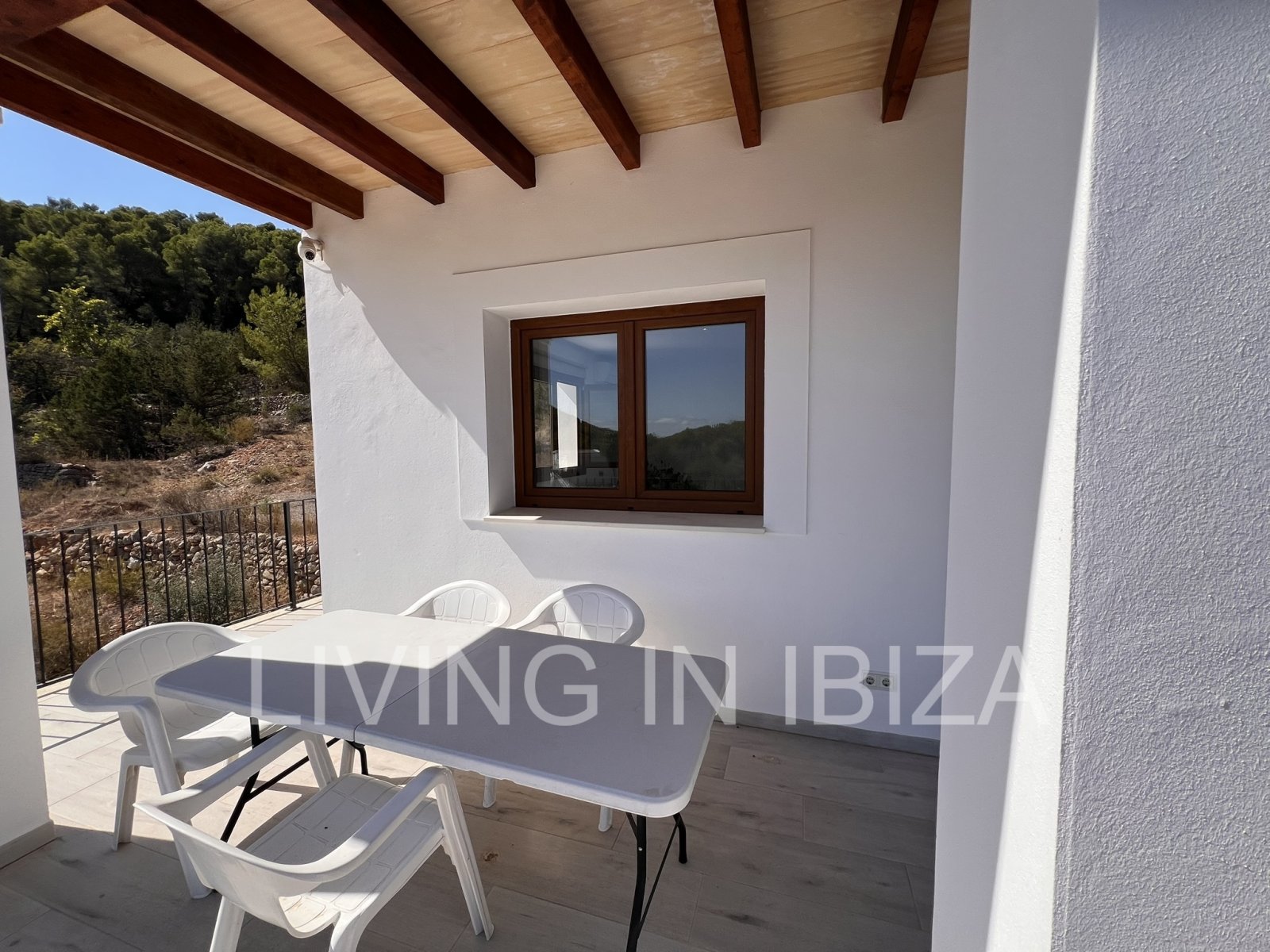 Se Alquila. Casa unifamiliar independiente en San Vicente, Ibiza. Aproximadamente 140 m2 sobre un terreno de unos 1.000 m2 Sin vecinos cercanos
