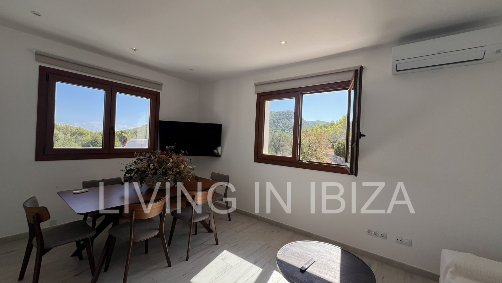 Se Alquila. Casa unifamiliar independiente en San Vicente, Ibiza. Aproximadamente 140 m2 sobre un terreno de unos 1.000 m2 Sin vecinos cercanos