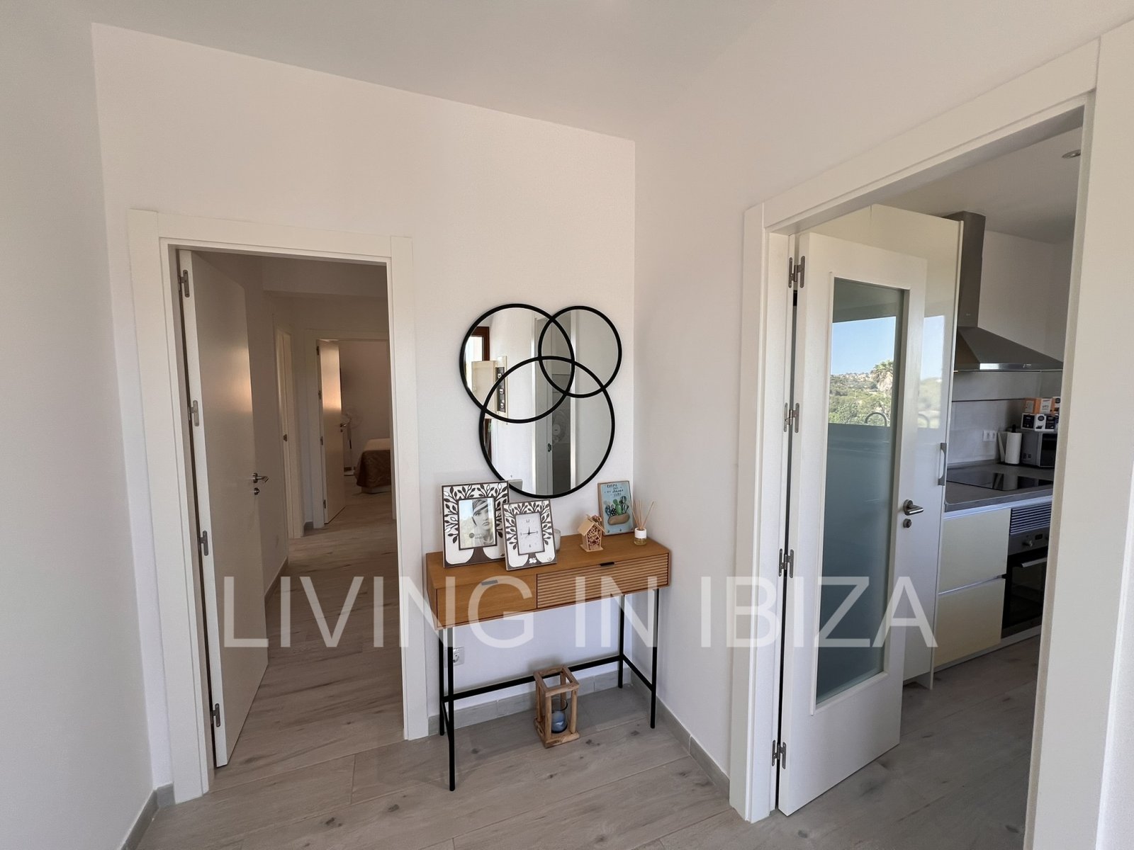 Se Alquila. Casa unifamiliar independiente en San Vicente, Ibiza. Aproximadamente 140 m2 sobre un terreno de unos 1.000 m2 Sin vecinos cercanos