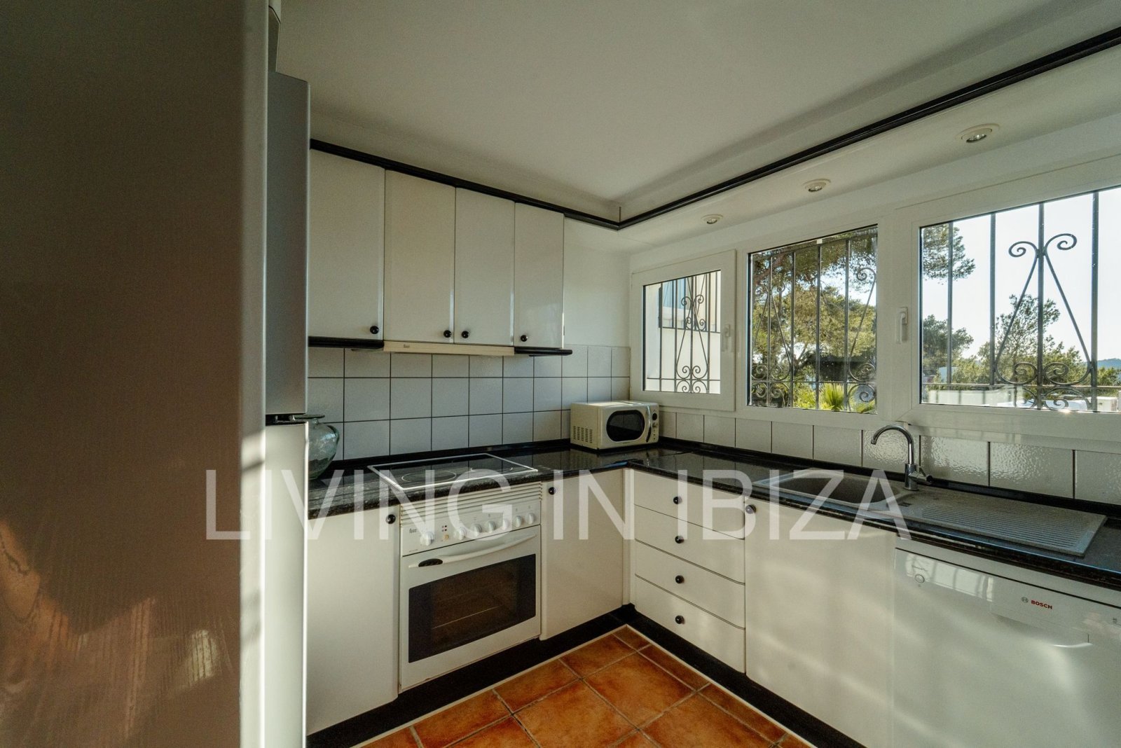 Se alquila anual. Se trata de una casa independiente de los años 70 activa totalmente renovado en Siesta, Santa Eulalia del Río. Ibiza