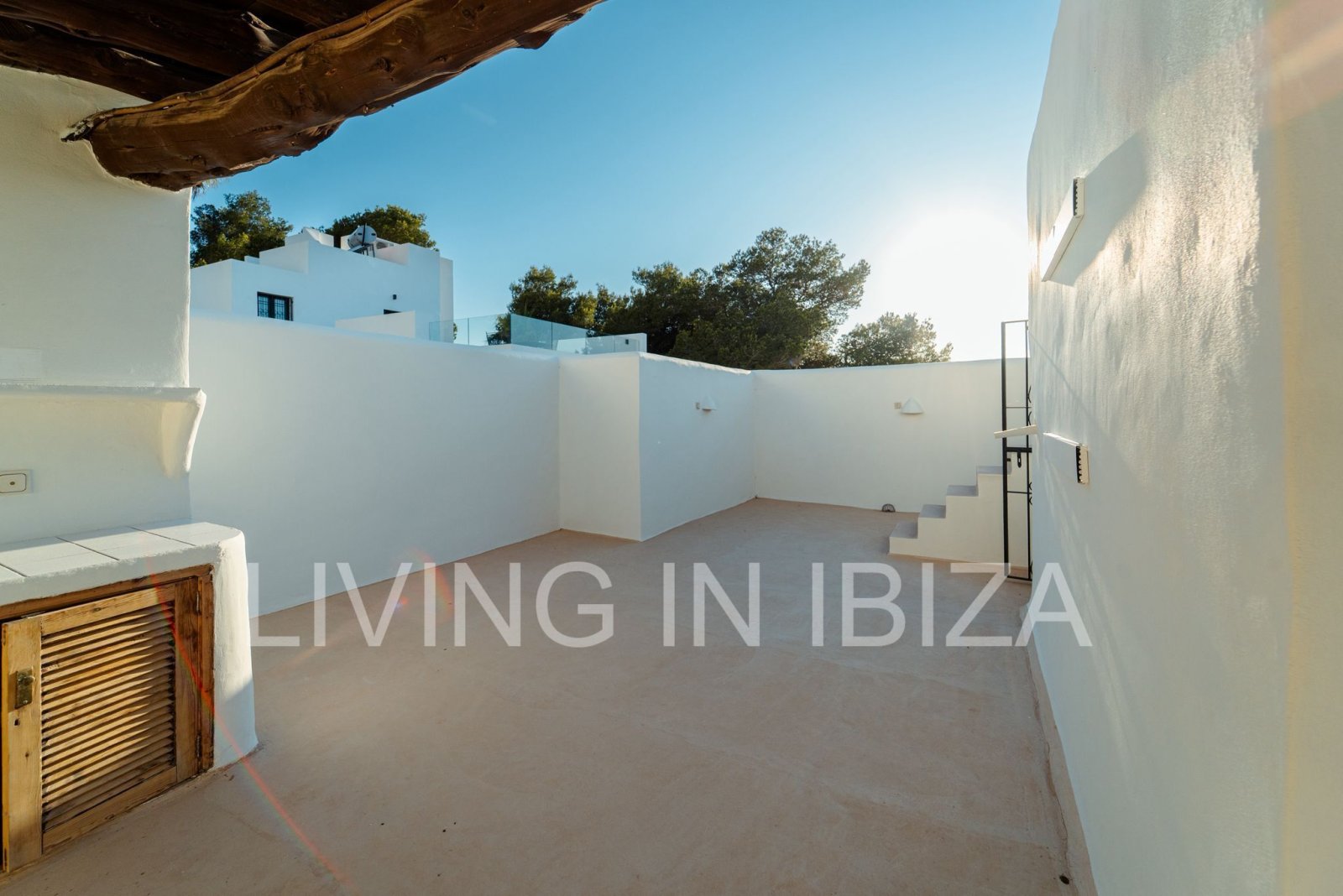 Se alquila anual. Se trata de una casa independiente de los años 70 activa totalmente renovado en Siesta, Santa Eulalia del Río. Ibiza