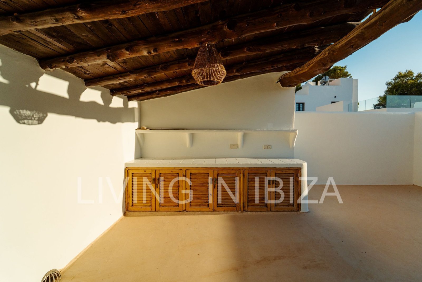 Se alquila anual. Se trata de una casa independiente de los años 70 activa totalmente renovado en Siesta, Santa Eulalia del Río. Ibiza