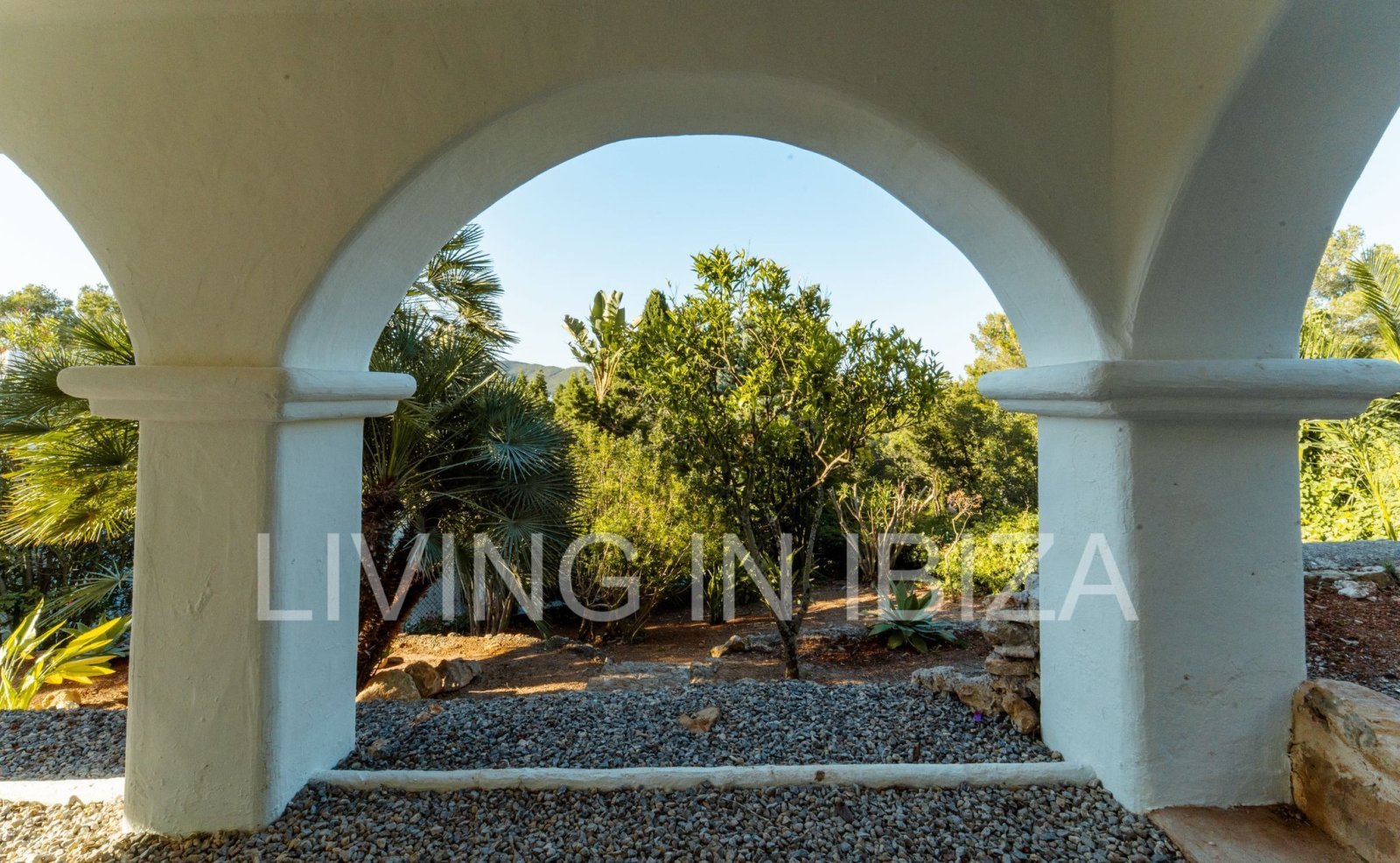 Se alquila anual. Se trata de una casa independiente de los años 70 activa totalmente renovado en Siesta, Santa Eulalia del Río. Ibiza