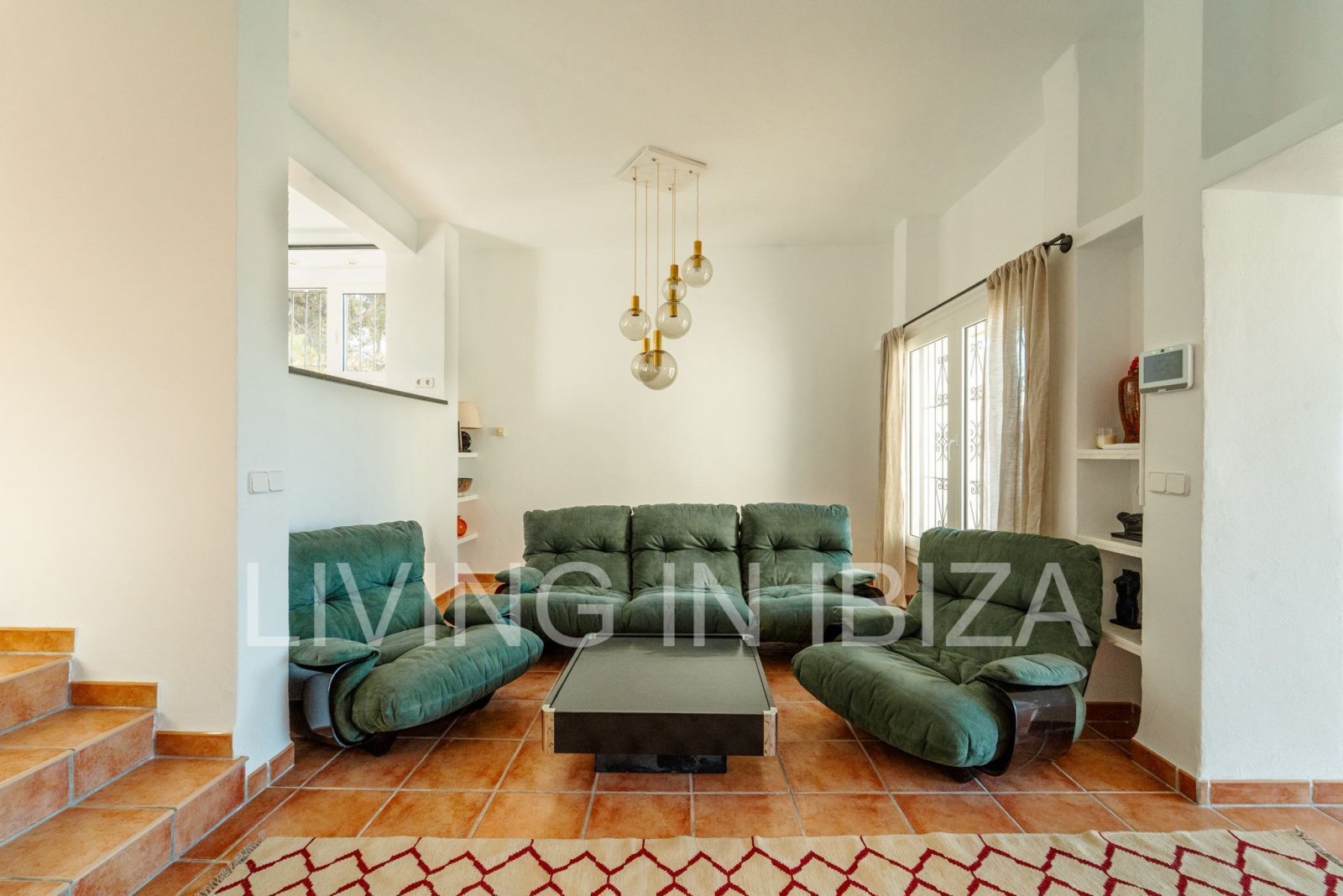 Se alquila anual. Se trata de una casa independiente de los años 70 activa totalmente renovado en Siesta, Santa Eulalia del Río. Ibiza