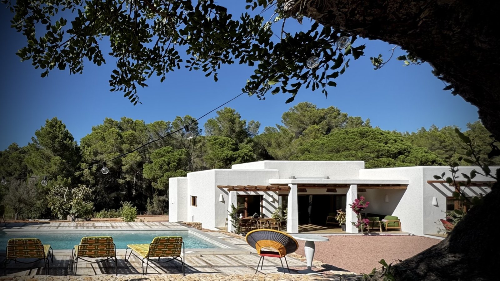 Exclusiva villa a estrenar, estilo mediterráneo contemporáneo, piscina salina, calefacción suelo radiante, olquiler anual, opción temporada 2026 Ibiza 
