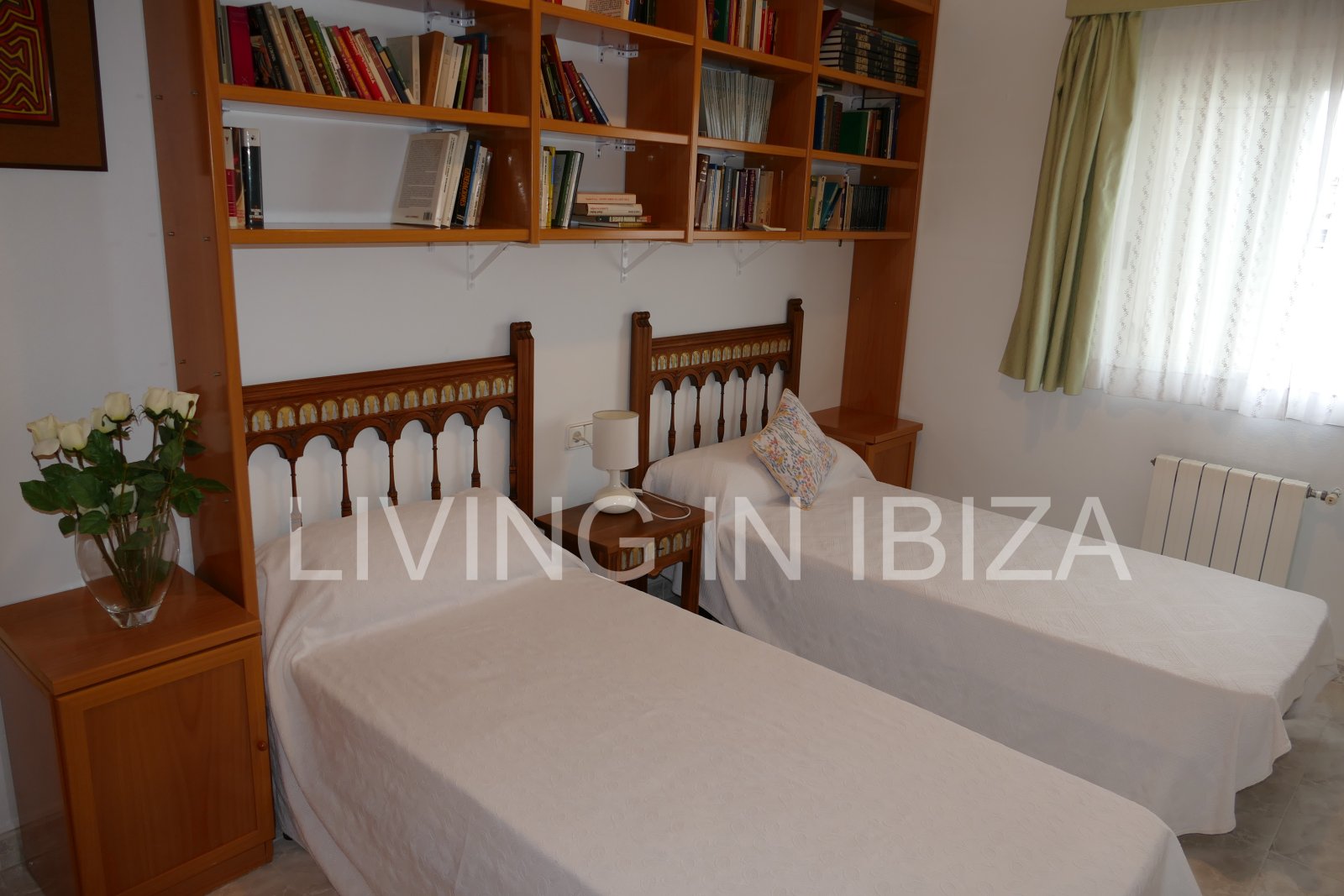 Se vende: Ático luminoso con dos terrazas y vistas de 360 grados en el centro de Santa Eulalia del Río, en Ibiza. Opcional: 1/2 plazas de aparcamiento