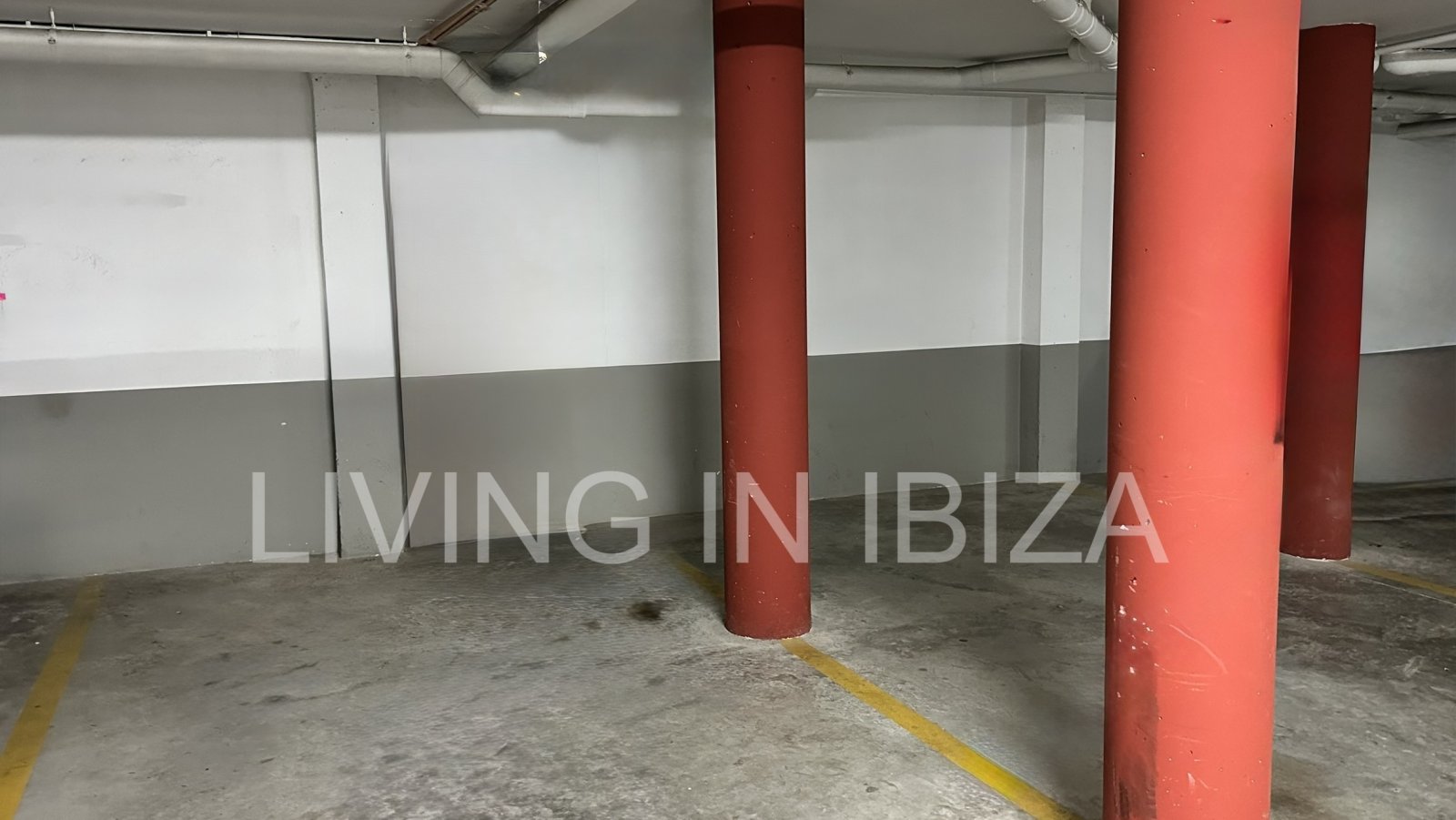 Plaza de aparcamiento en alquiler – Edificio ubicado en la calle Sa Sequia de Mallorqui, Santa Eulalia del Río, Ibiza