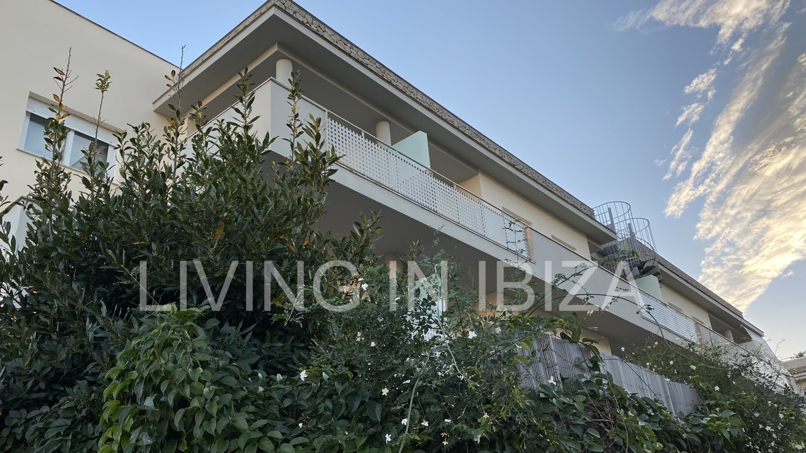 Plaza de aparcamiento en alquiler – Edificio ubicado en la calle Sa Sequia de Mallorqui, Santa Eulalia del Río, Ibiza